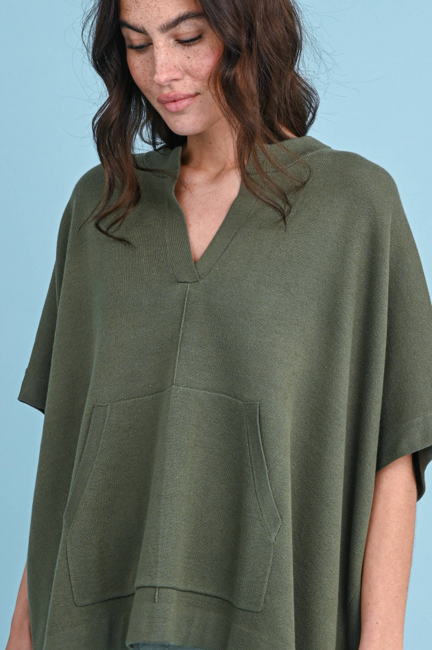 Repeat Poncho mit geschlitztem Rundhals in Oliv