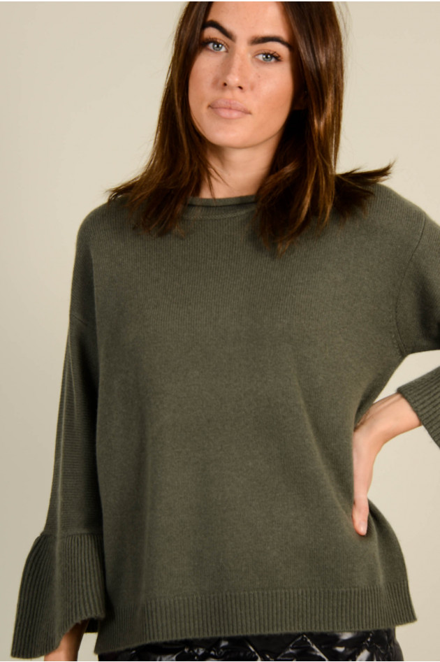 Repeat Pullover mit Trompetemarm in Oliv