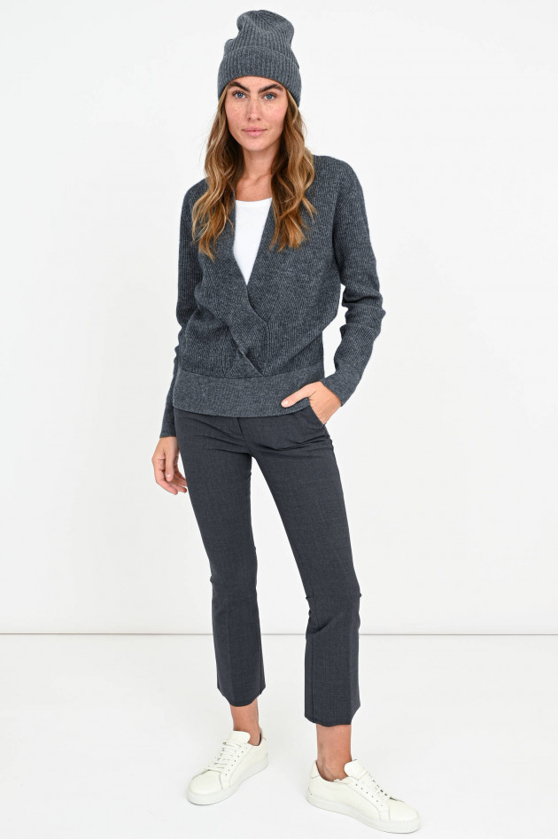 Repeat Strickpullover mit Wickeloptik in Grau