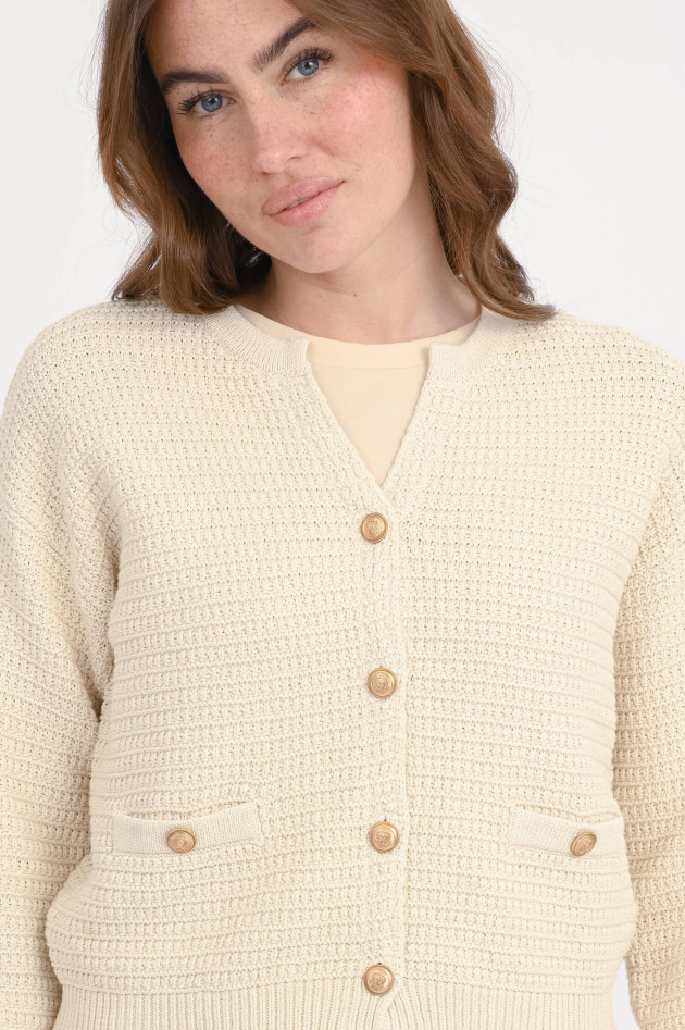 Repeat Strickweste mit gebrandeten Knöpfen in Creme