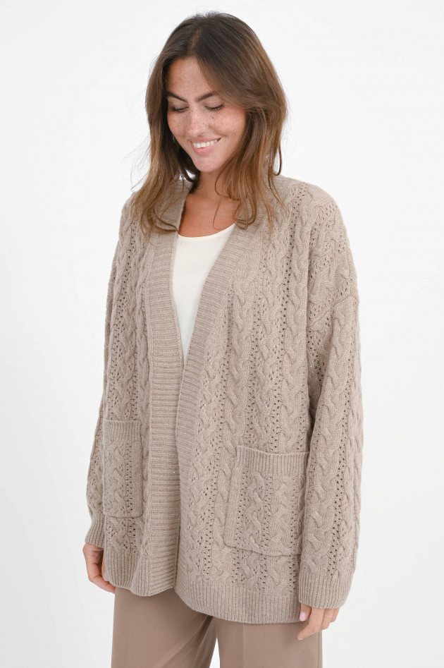 Repeat Zopfstrick-Cardigan in Desert