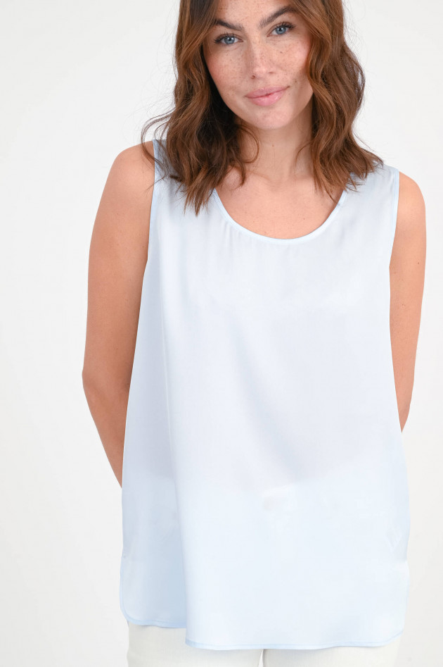 Repeat Top aus Seide in Hellblau