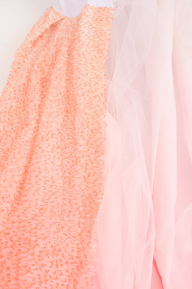 Sara Roka Midi-Kleid ELENA in Weiß/Neon-Orange