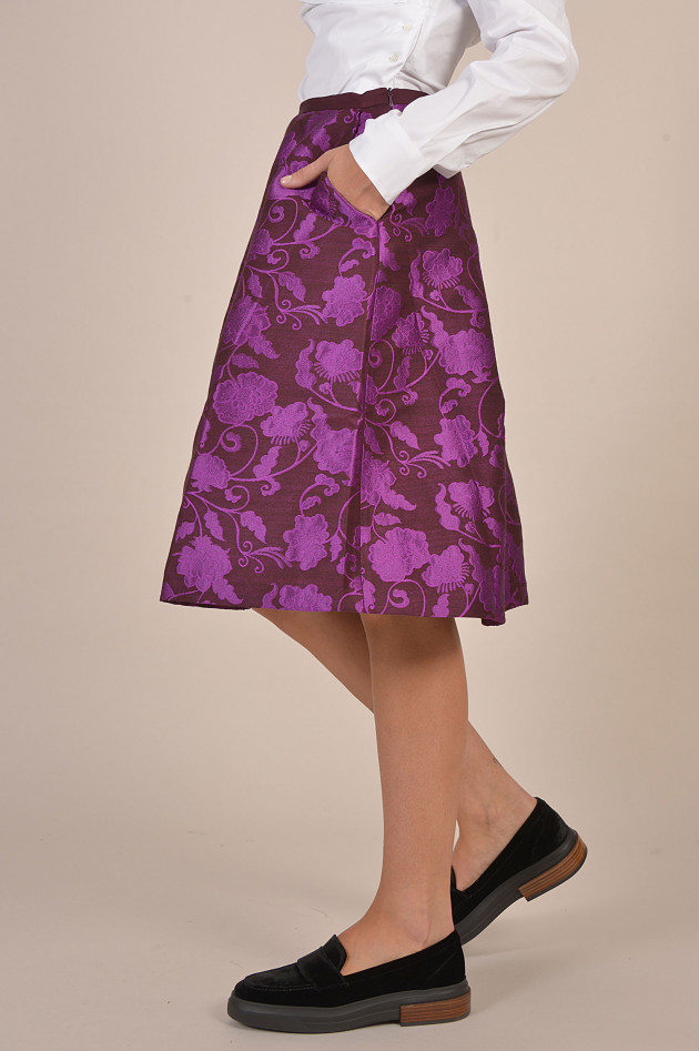 Sara Roka Rock floral gemustert in Violett
