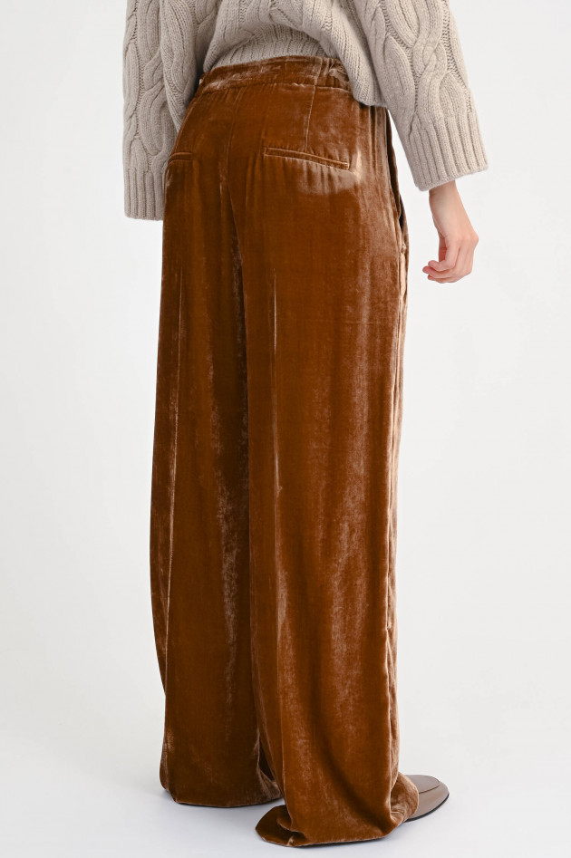 Sly Samthose in Hazelnut