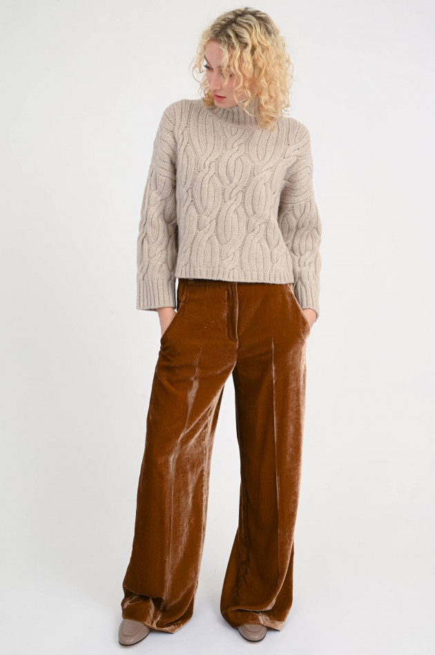 Sly Samthose in Hazelnut