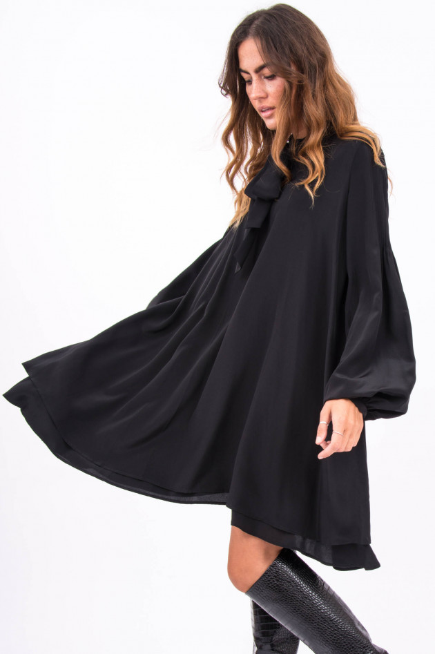 Sly Schickes Seidenkleid in Schwarz