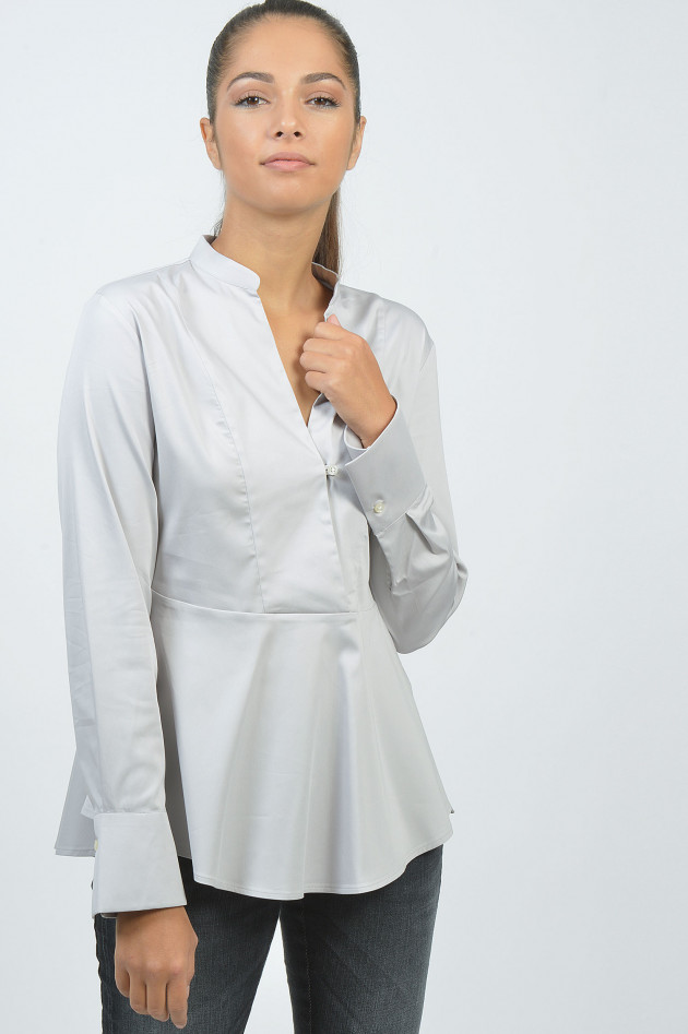 Bluse mit Schößchen in Grau