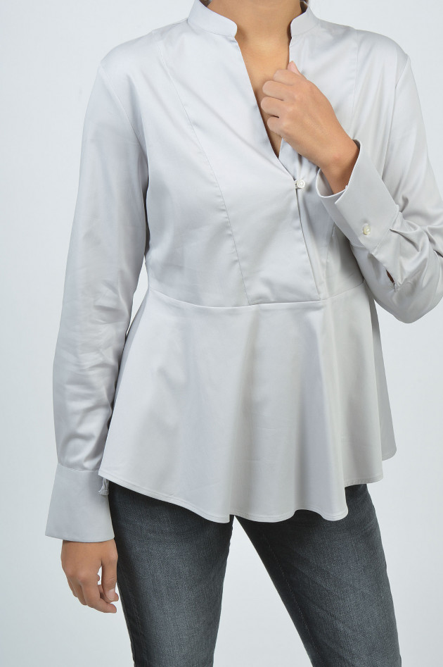 Bluse mit Schößchen in Grau