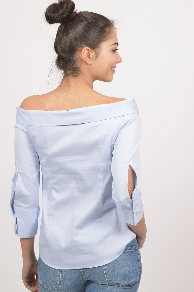 Soluzione Bluse mit Carmen - Ausschnitt in Hellblau