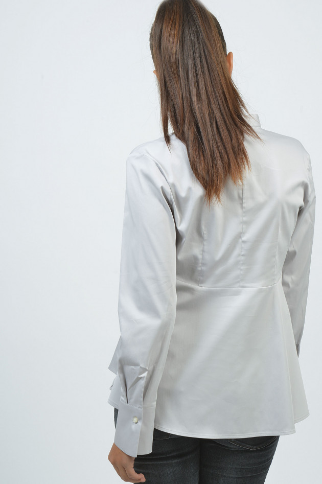 Bluse mit Schößchen in Grau