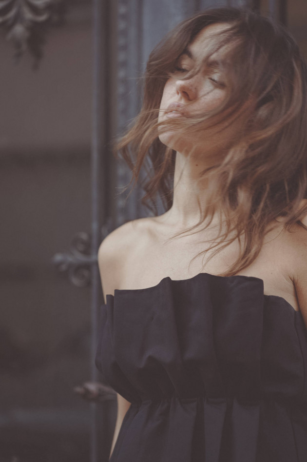 SoSUE Rüschen Bandeau Top in Mattschwarz SoSUE Rüschen Bandeau Top in Mattschwarz