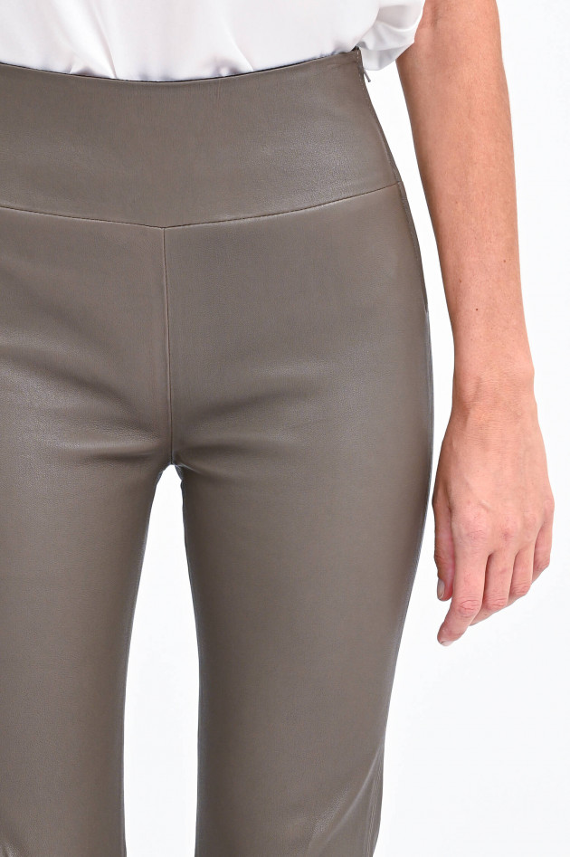 Steven-K Lederhose mit leichtem Kick in Taupe