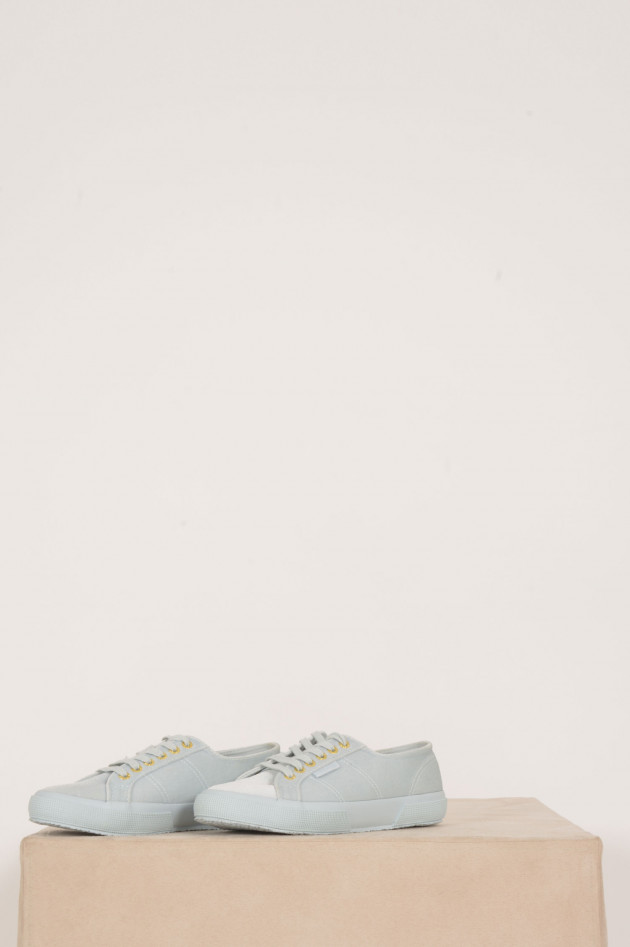 Superga Sneakers mit Samtoptik in Hellblau