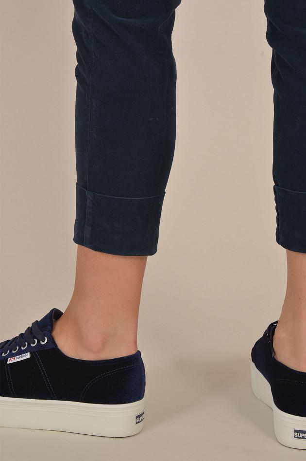 Superga Sneakers mit Samtoptik und Plateau in Navy/Weiß