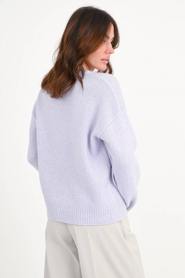The Hug Pullover mit Knopfdetails am Arm in Flieder