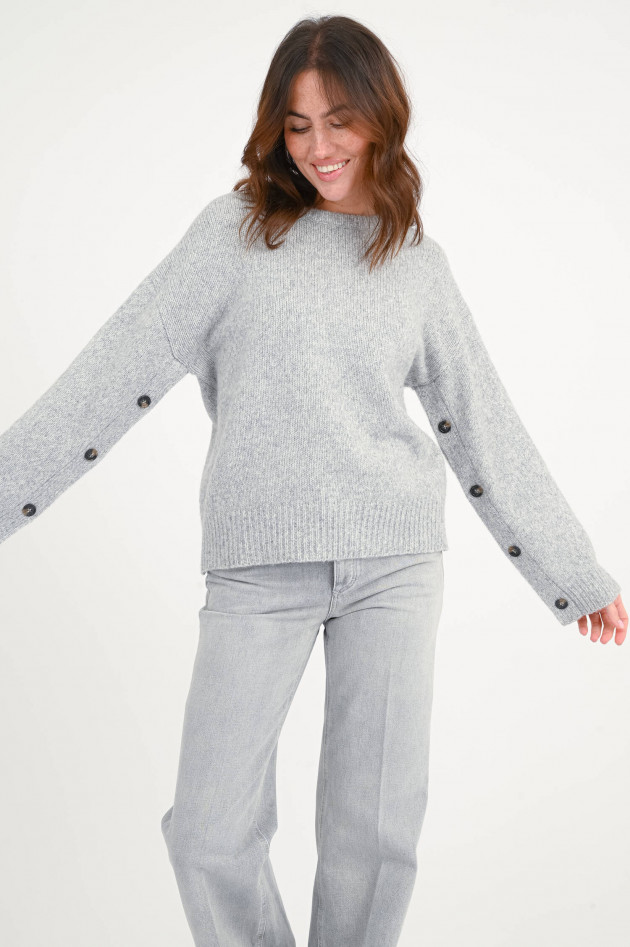 The Hug Pullover mit Knopfdetails in Grau