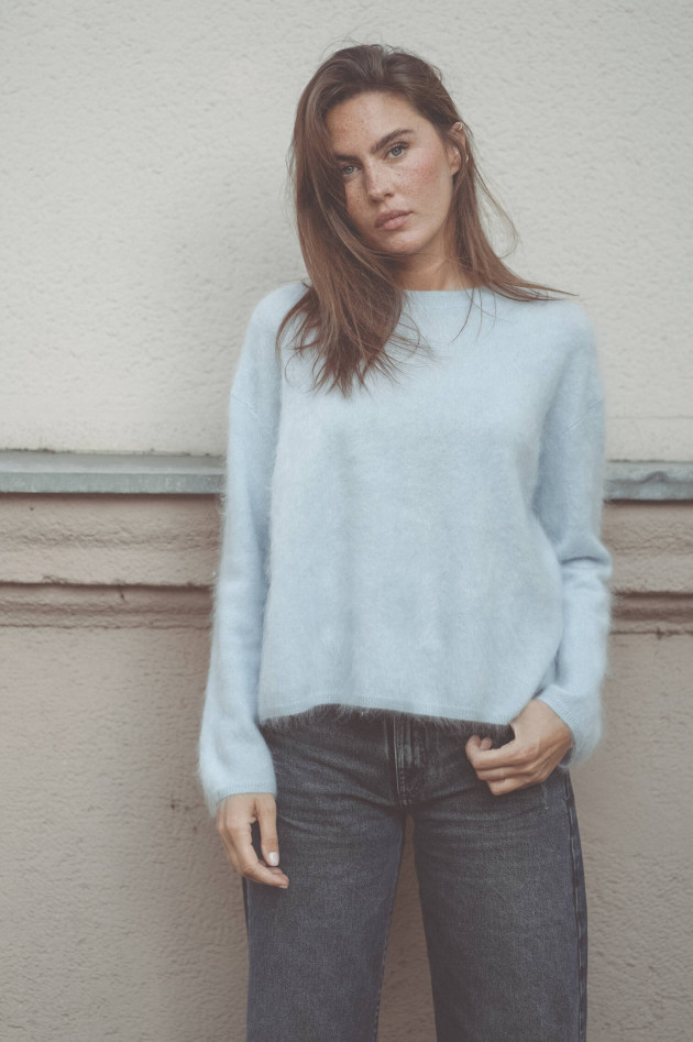 The Hug Brushed Cashmere Pullover in Pastellblau