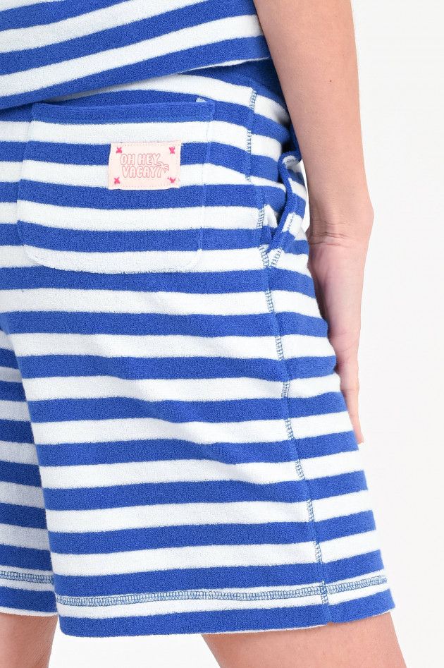 The Shirt Projekt Munich Gestreifte Frottee-Shorts in Blau/Weiß
