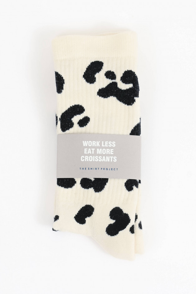 The Shirt Projekt Munich Hohe Socken mit Animal-Print in Creme/Schwarz