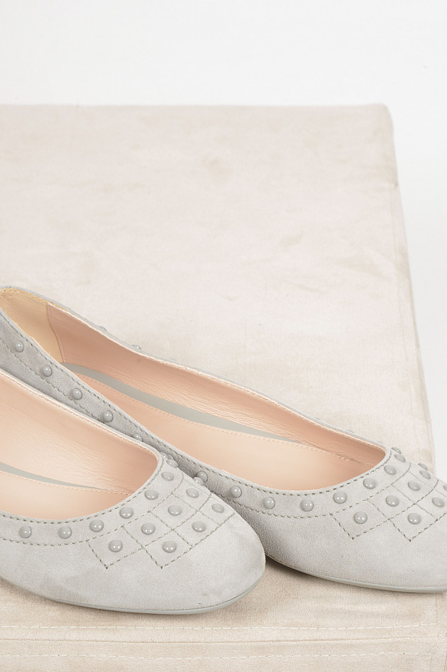 Tod's Ballerinas aus Veloursleder in Grau