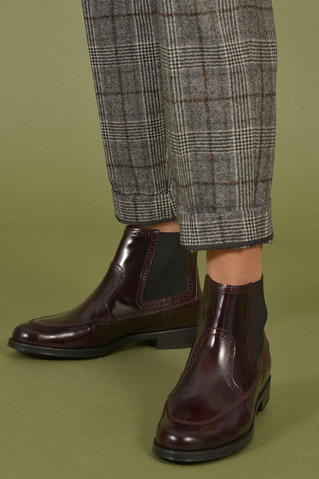 Tod's Stiefelette mit Lochmuster in Bordeaux