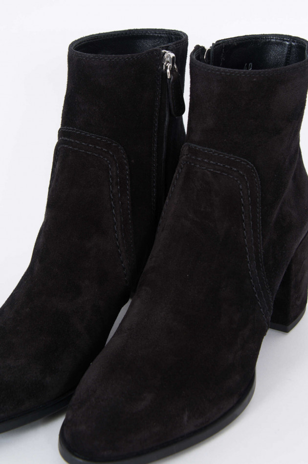 Tod's Ankle Boots aus Veloursleder in Schwarz