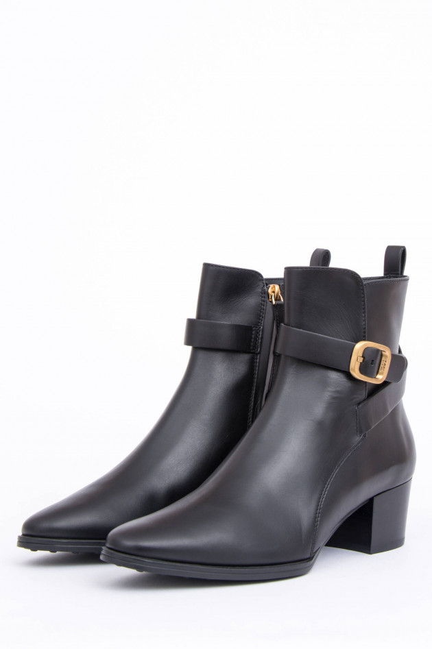 Tod's Stiefelete mit goldener Schnalle in Schwarz