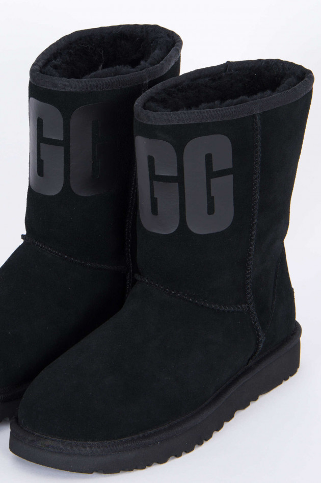 UGG Boot CLASSIC SHORT RUBBER LOGO in Schwarz