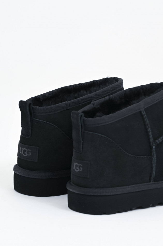 UGG Lammfell-Boot CLASSIC ULTRA MINI in Schwarz