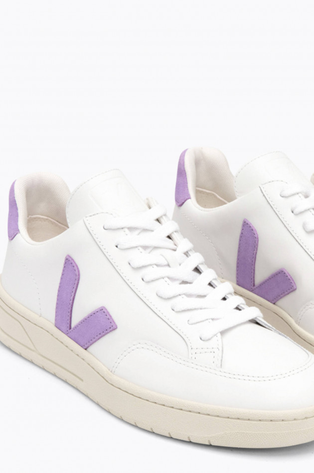 Veja Nachhaltiger Sneaker V12 in Weiß/Lavendel