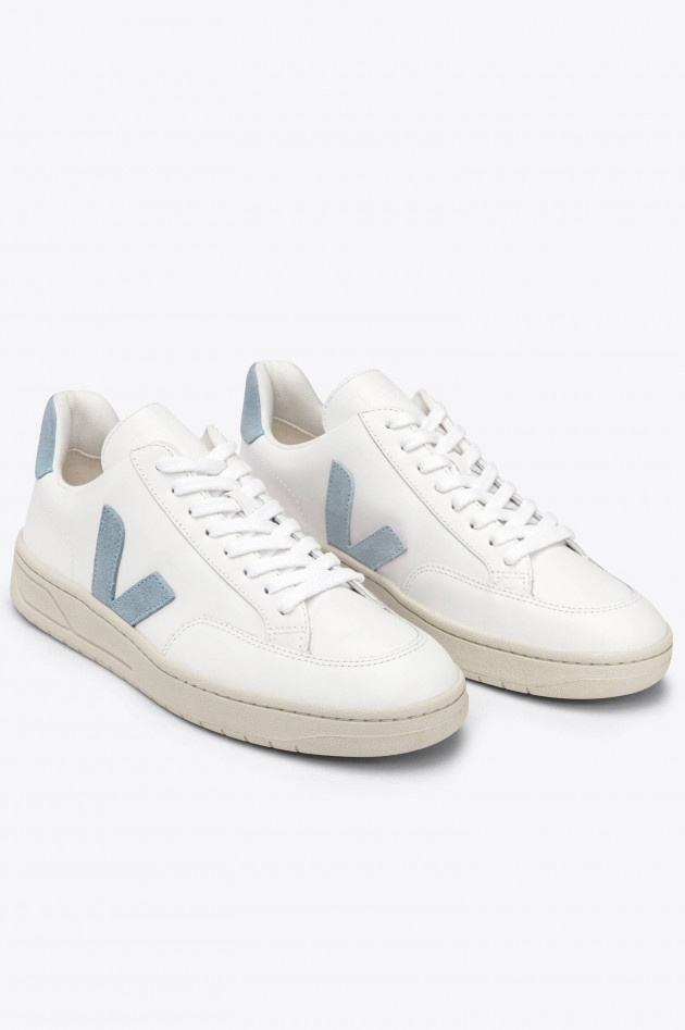 Veja Nachhaltiger Sneaker V12 in Weiß/Hellblau