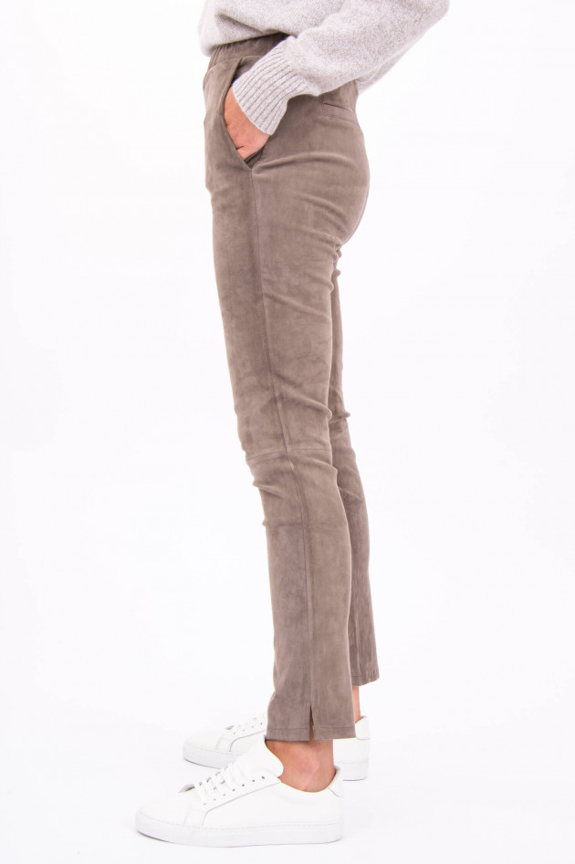 White T Hose aus Veloursleder in Taupe