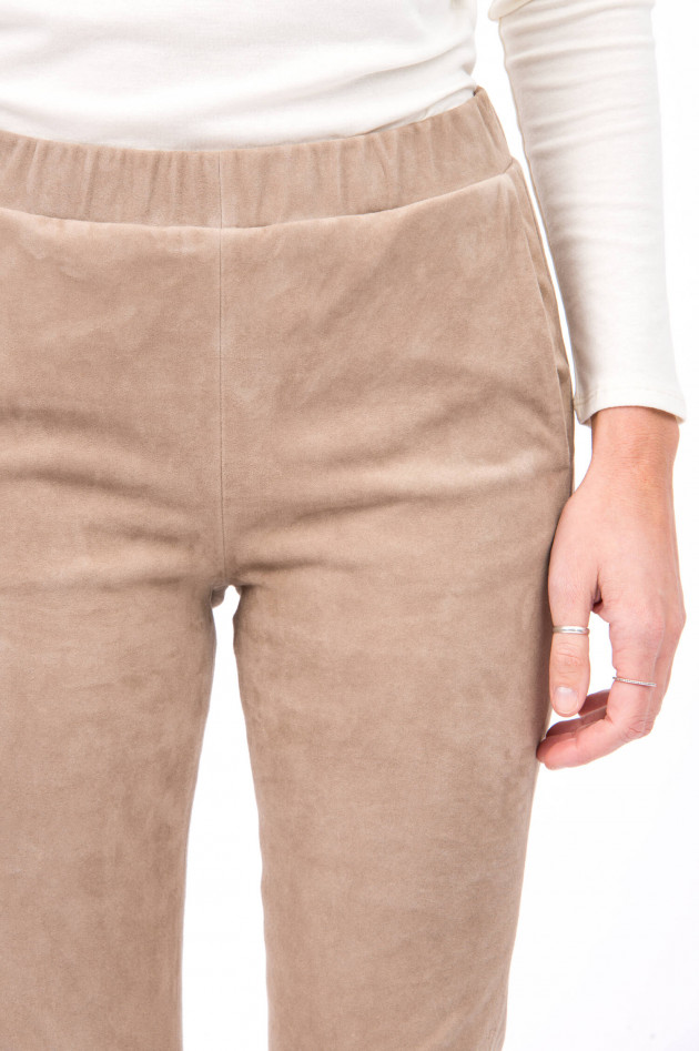 White T Hose aus Verloursleder in Beige
