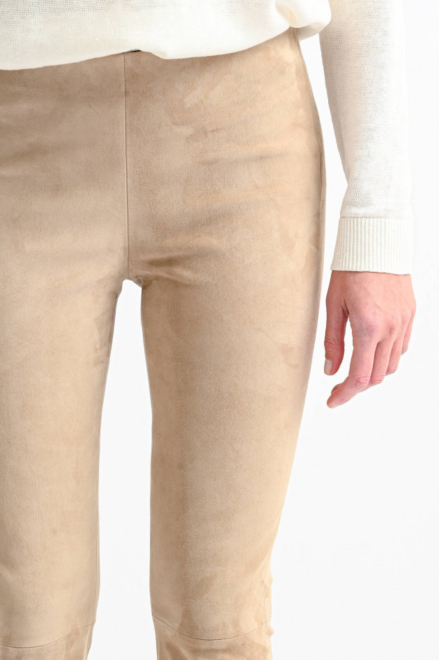 White T Velourslederhose mit leichtem Kick in Nougat