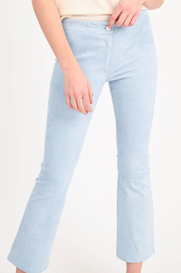 White T Velourslederhose mit Kick in Hellblau