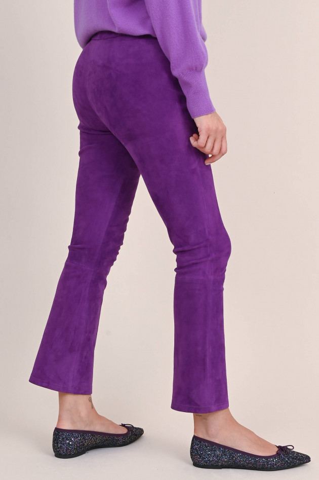White T Velourslederhose mit Kick in Violett