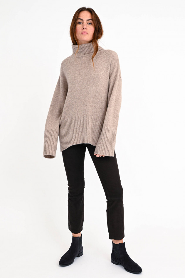 White T Oversized Rollkragenpullover aus Cashmere in Sand