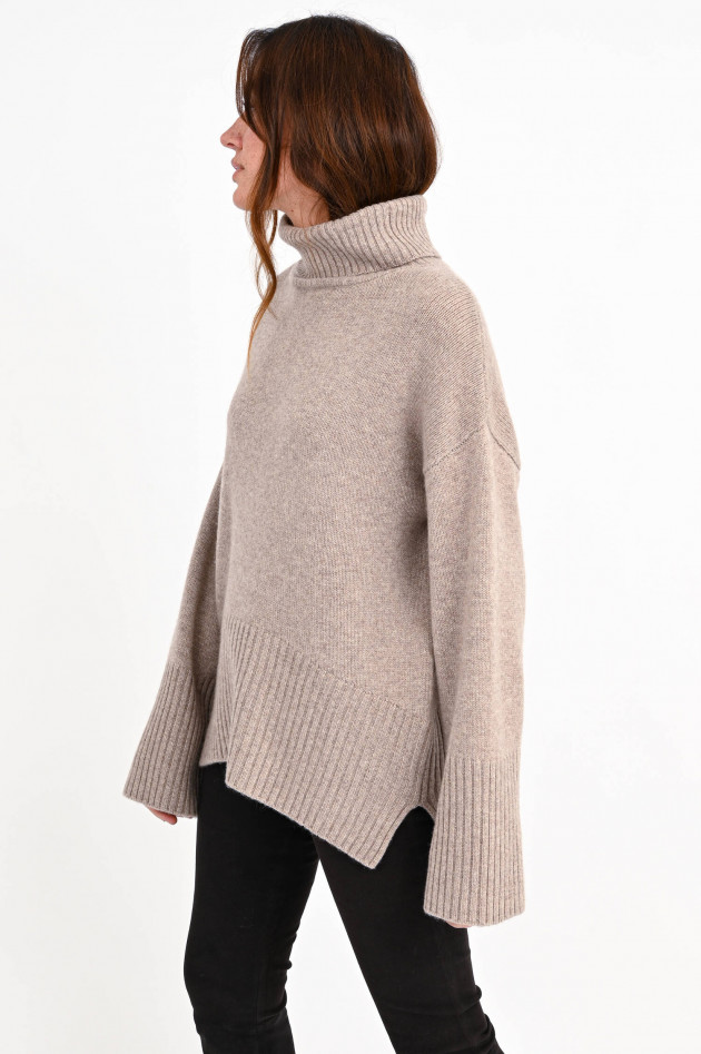 White T Oversized Rollkragenpullover aus Cashmere in Sand