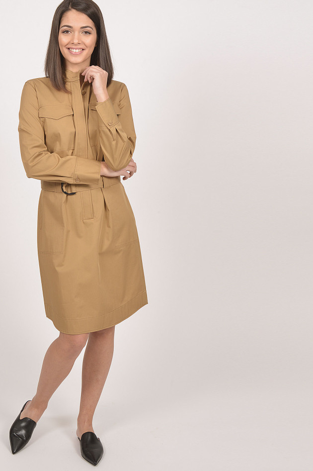 Windsor Kleid mit Gürtel in Camel