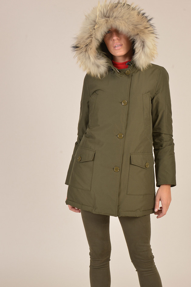 Woolrich Daunenparka mit Fellbesatz in Oliv