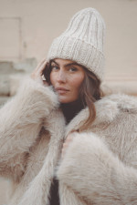 Mütze aus Wollmix in Sand meliert