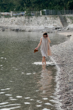 Baumwollkleid mit Rüschenkragen in Sand