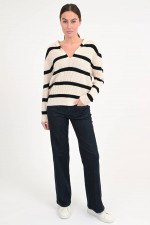 Gestreifter Pullover in Schwarz/Natur