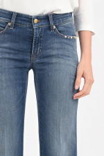Flared Denim FRANCESCA mit Nieten in Mittelblau