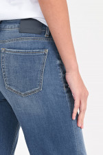 Jeans mit ausgestelltem Bein in Mittelblau