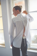Langarm-Bluse mit offenem Rücken in Weiß