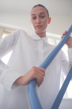 Langarm-Bluse mit offenem Rücken in Weiß