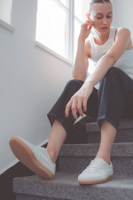 Sneaker in Hellgrau/Weiß