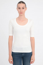 Basic Shirt mit tiefen Rundhalsauschnitt in Ivory